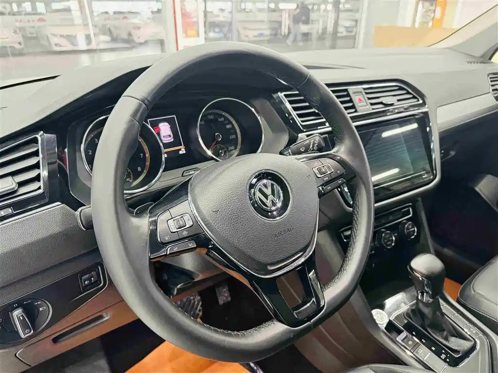 Volkswagen Tiguan L 2019 330TSI Automatic 2WD Panorama Comfort Edition China VI фото 13