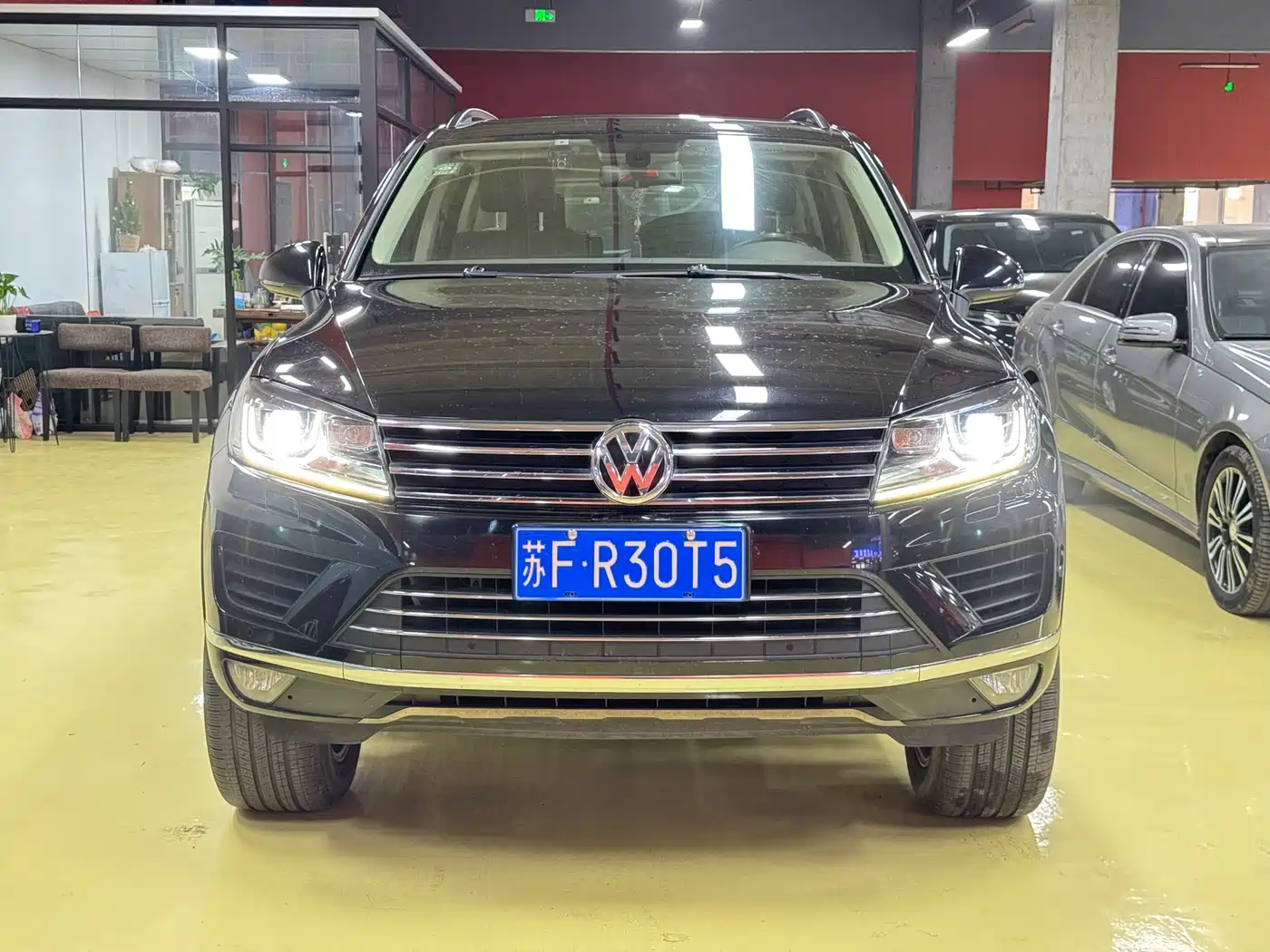 VOLKSWAGEN TOUAREG
