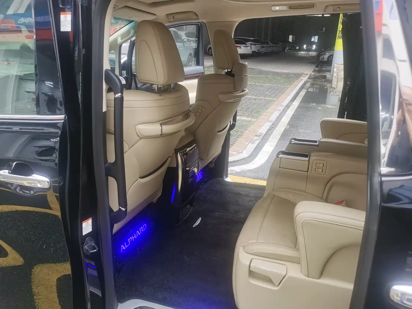 Toyota Alphard 2018 3.5L Luxury фото 6