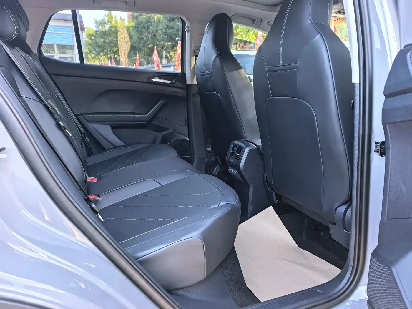 Volkswagen Tharu 2025 New Edge 300TSI Enjoyment Edition фото 9