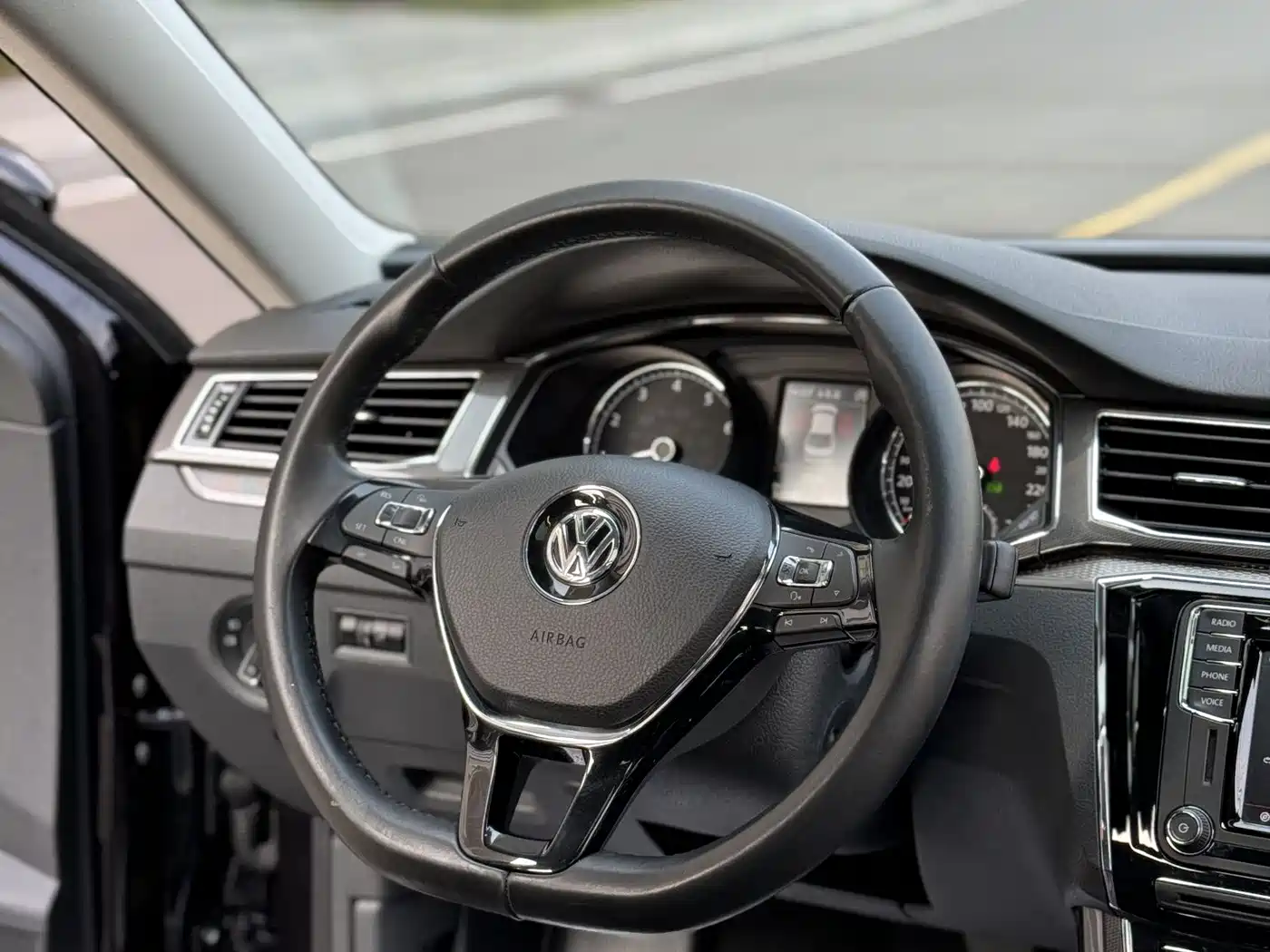 Volkswagen Passat 2016 330TSI DSG Executive Edition фото 5