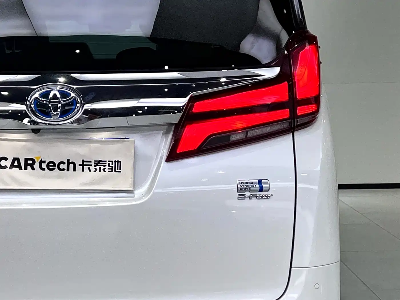 Toyota Alphard 2021 Hybrid 2.5L Luxury фото 15