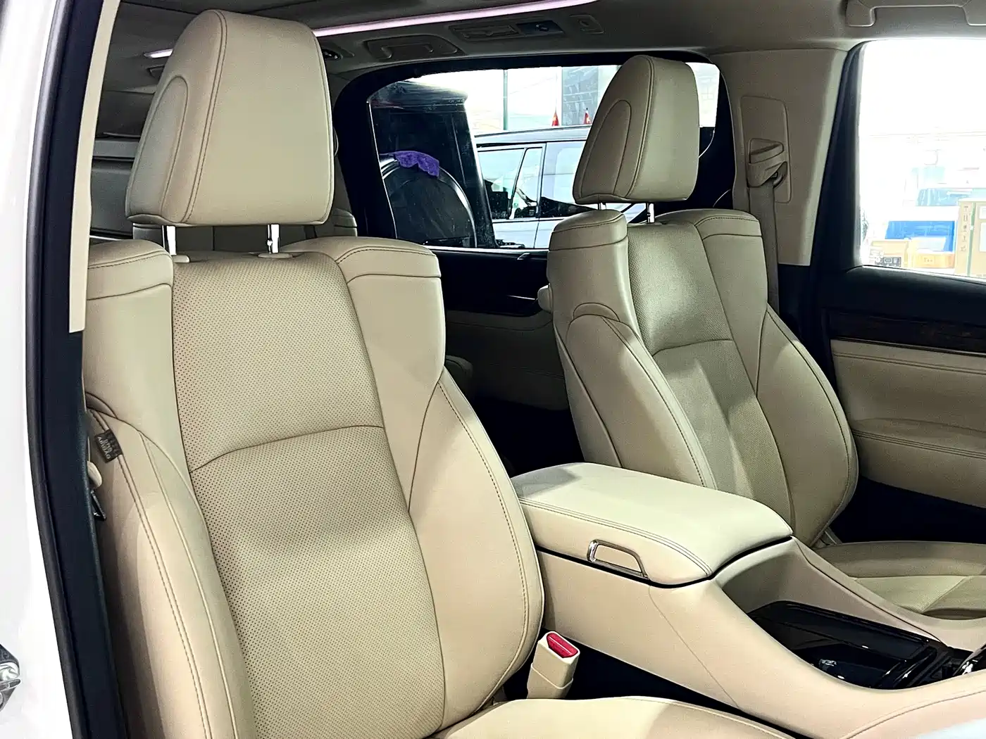 Toyota Alphard 2021 Hybrid 2.5L Luxury фото 32