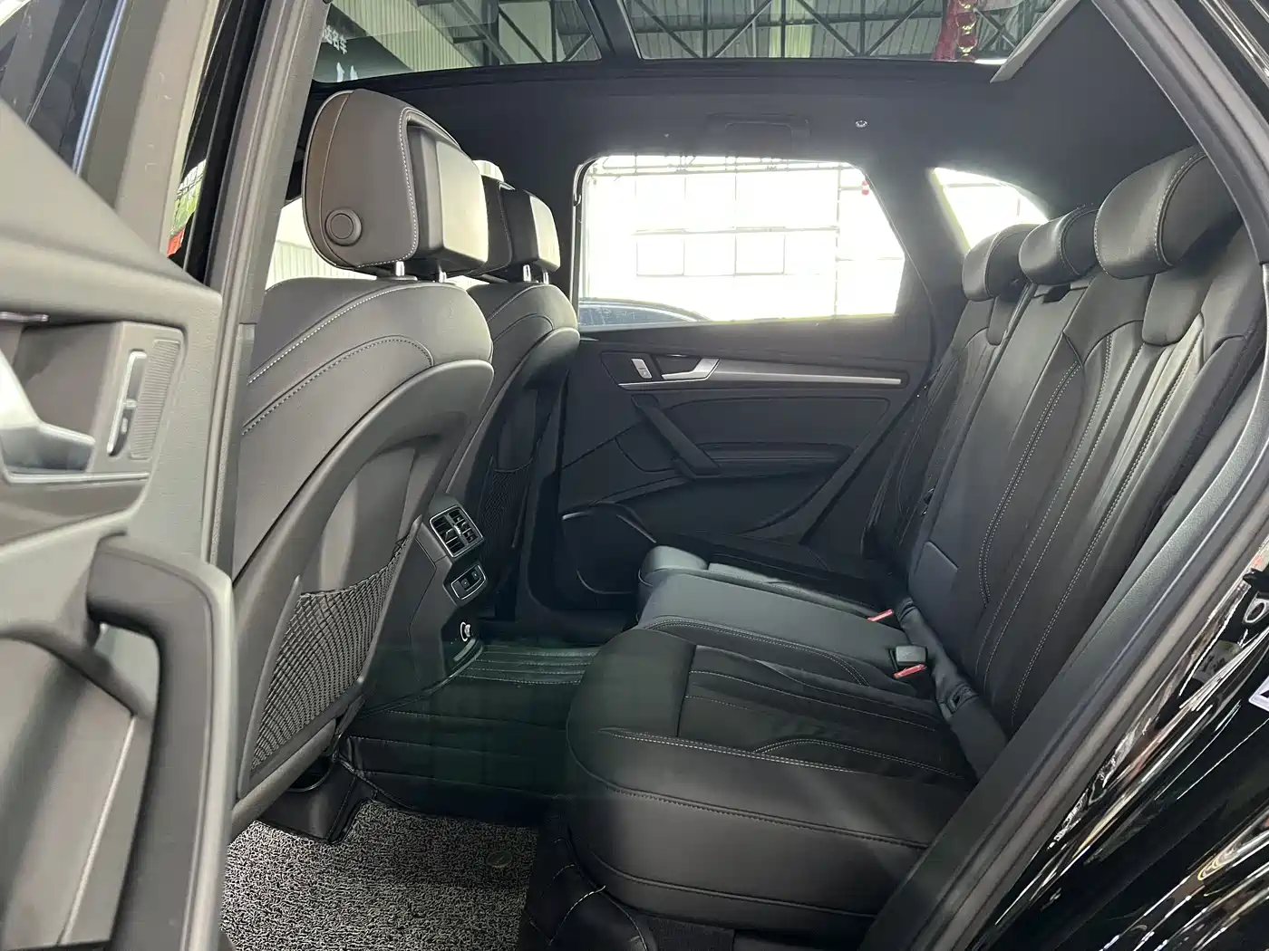Audi Q5L 2024 Model 40 TFSI Luxury Dynamic фото 4