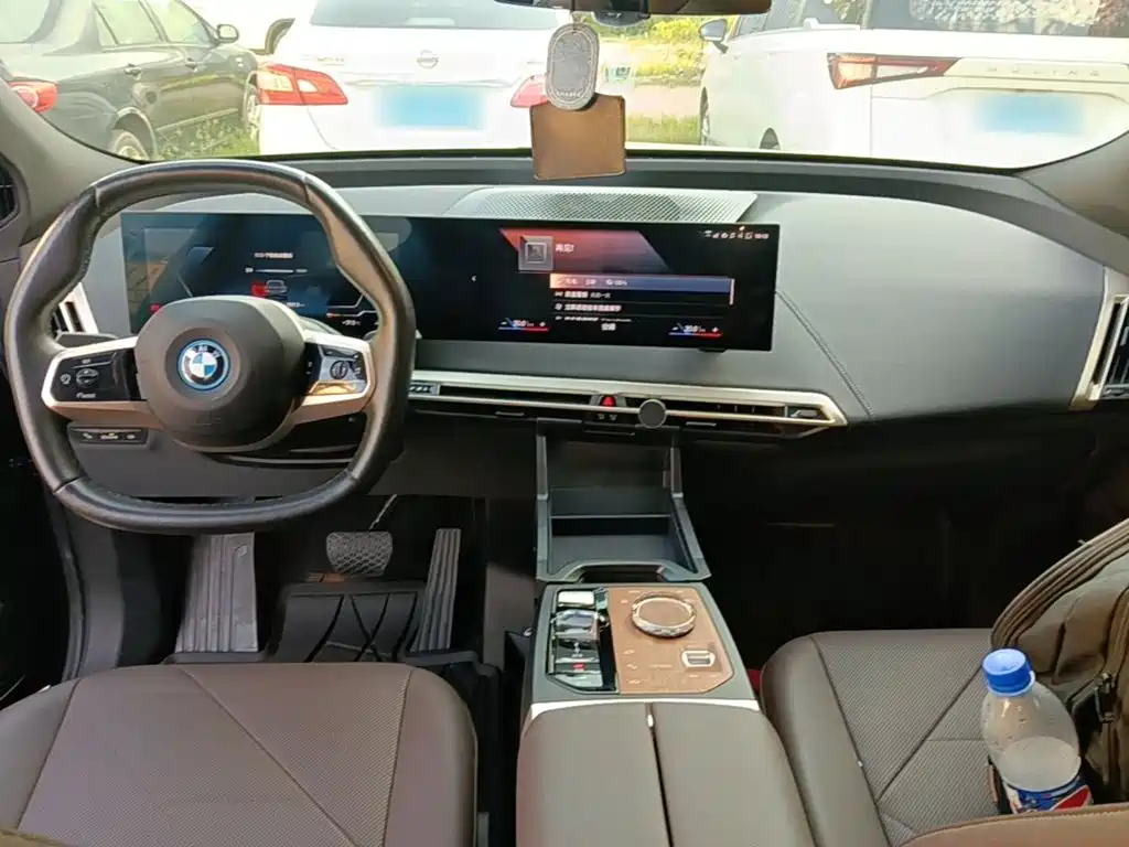 Фото 10 - BMW iX