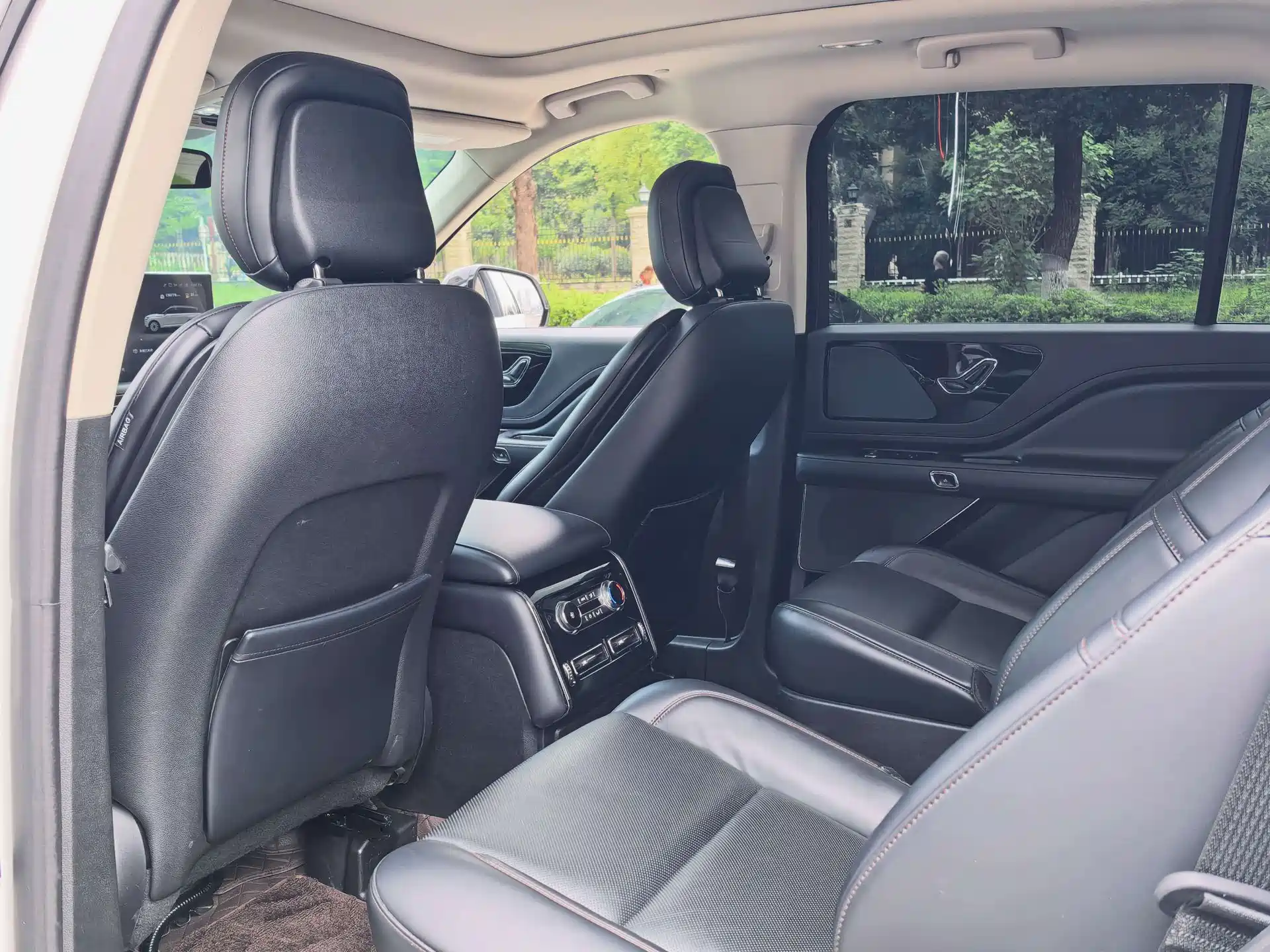 صورة 9 - Lincoln Aviator