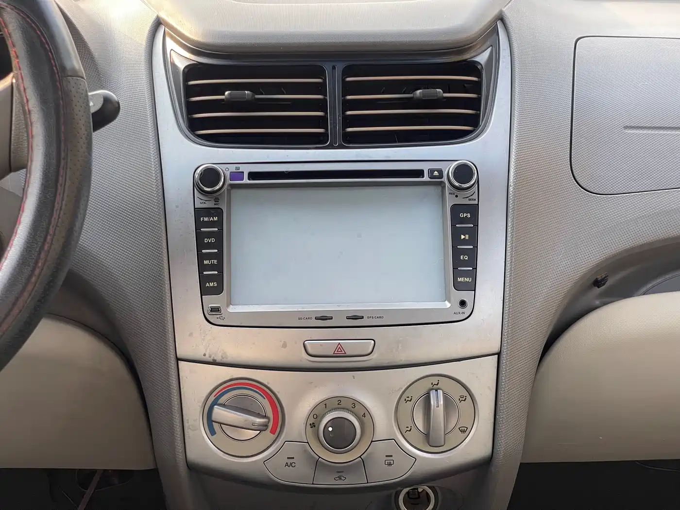 Chevrolet Sail 2013 Sedan 1.4L AMT Premium Edition фото 14