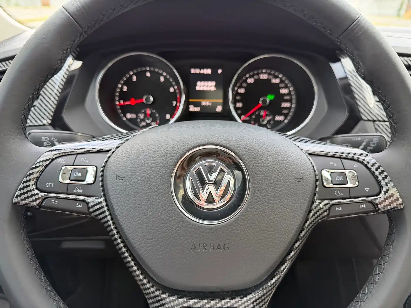 Photo 11 - Volkswagen Tiguan L