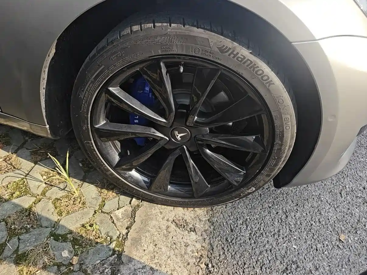 Фото 11 - Tesla Model 3