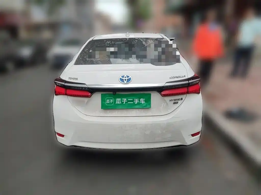 Toyota Corolla 2017 Facelift Hybrid 1.8L E-CVT Leading Edition фото 3