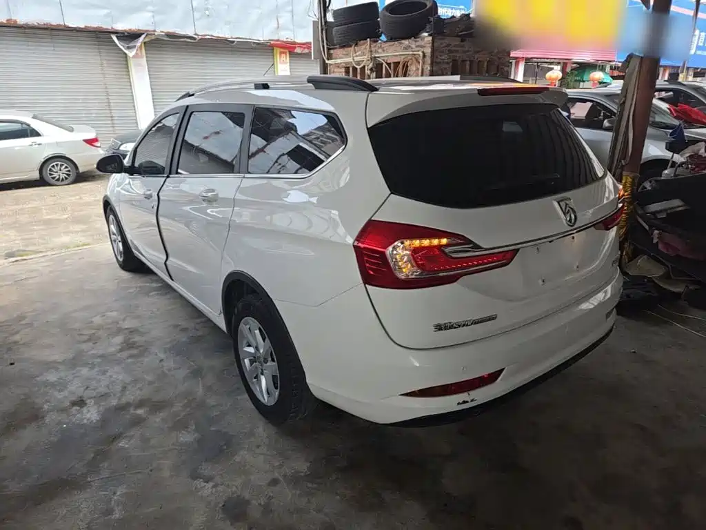 Baojun 310W 2017 2017 1.5L Manual Fashion Edition (China V)