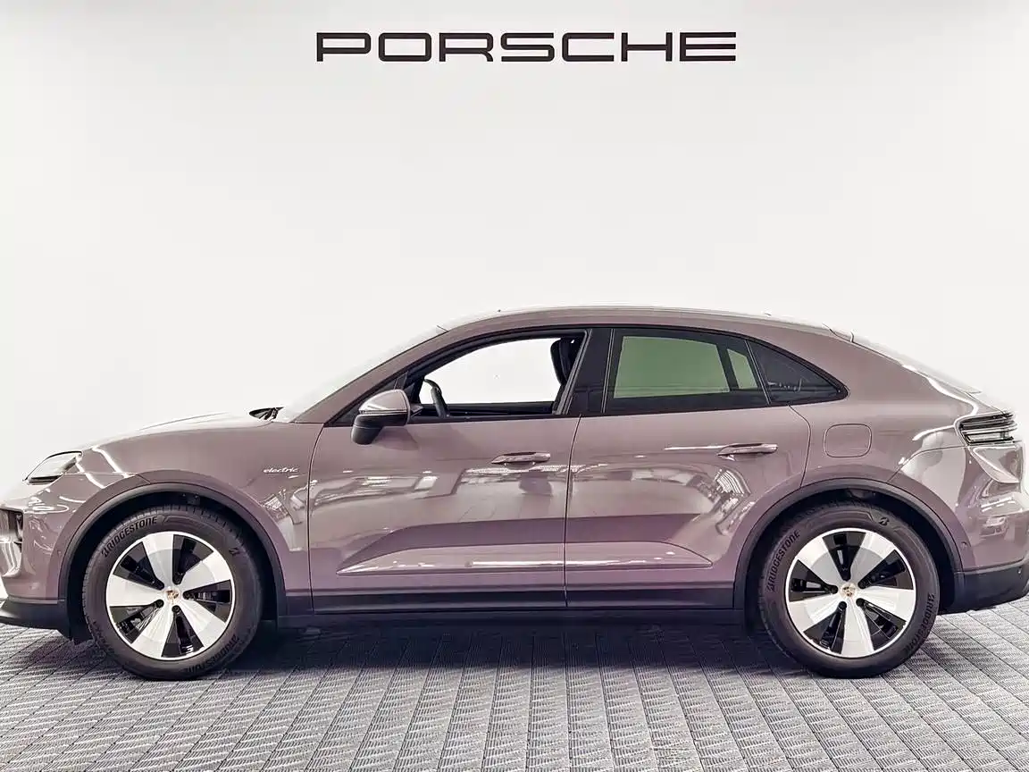 Фото 5 - Porsche Macan EV