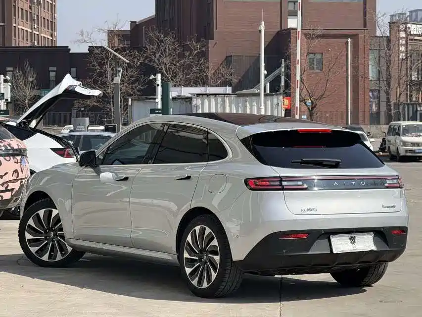 AITO Wenjie AITO M5 2022 Extended Range AWD Ultimate Edition фото 4