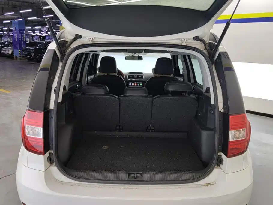 Фото 4 - Škoda Yeti