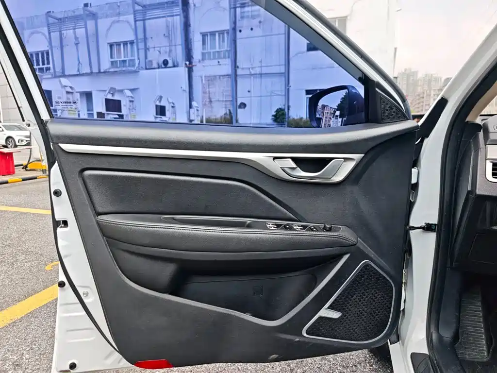 Фото 21 - Geely Vision