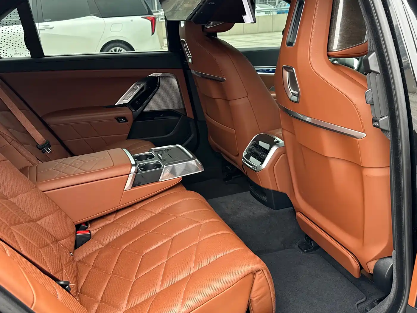 BMW 7 Series 2023 Facelift 740Li Exclusive M Sport Package фото 22