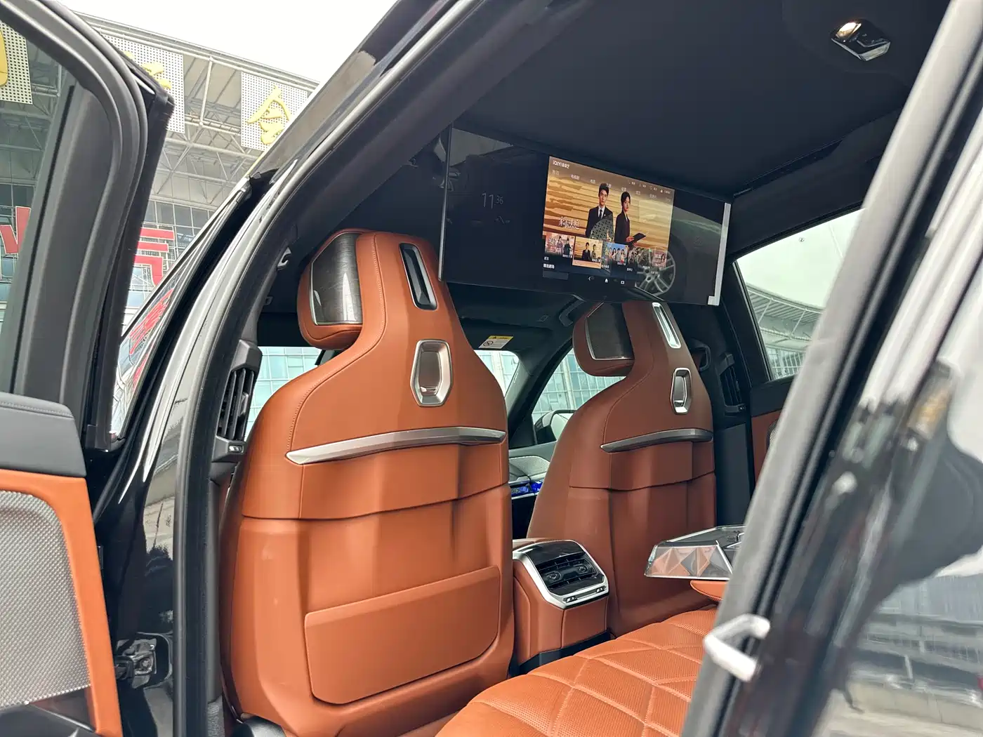 BMW 7 Series 2023 Facelift 740Li Exclusive M Sport Package фото 18