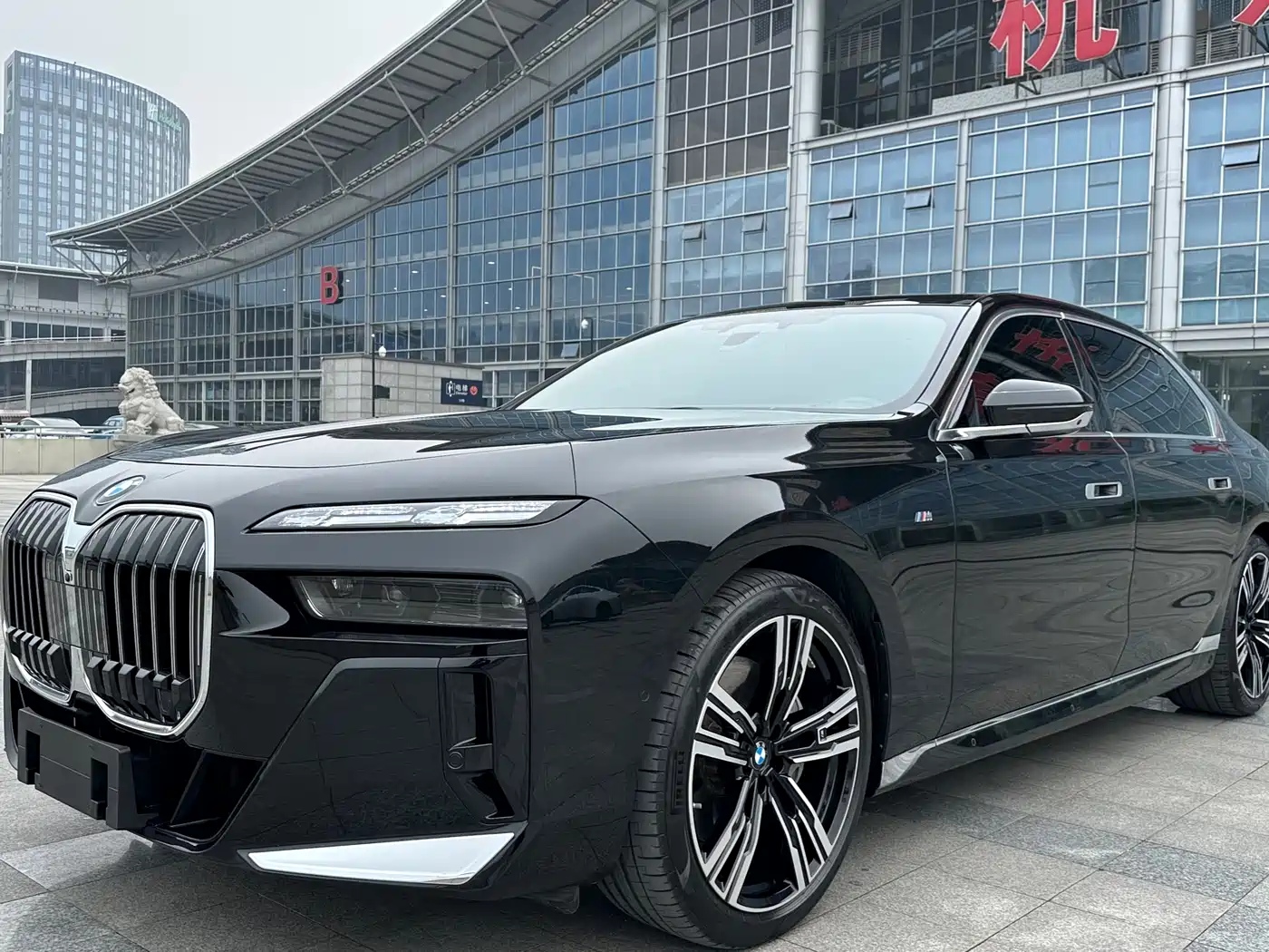 BMW 7 Series 2023 Facelift 740Li Exclusive M Sport Package фото 55