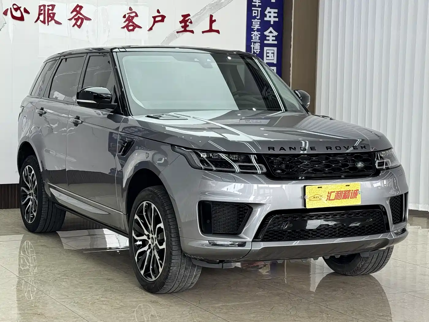 Land Rover Range Rover Sport 2022 3.0 L6 Gloss Black Edition фото 3