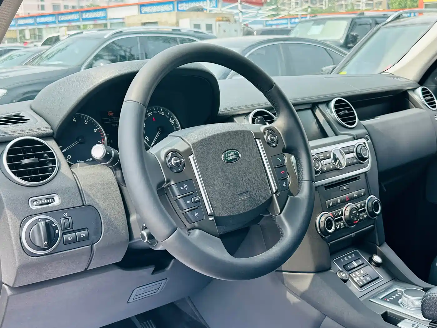 Land Rover Discovery 2016 3.0 SC V6 HSE фото 8