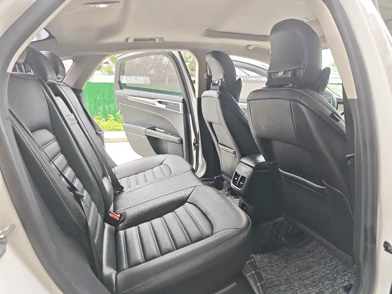 Фото 8 - Ford Mondeo