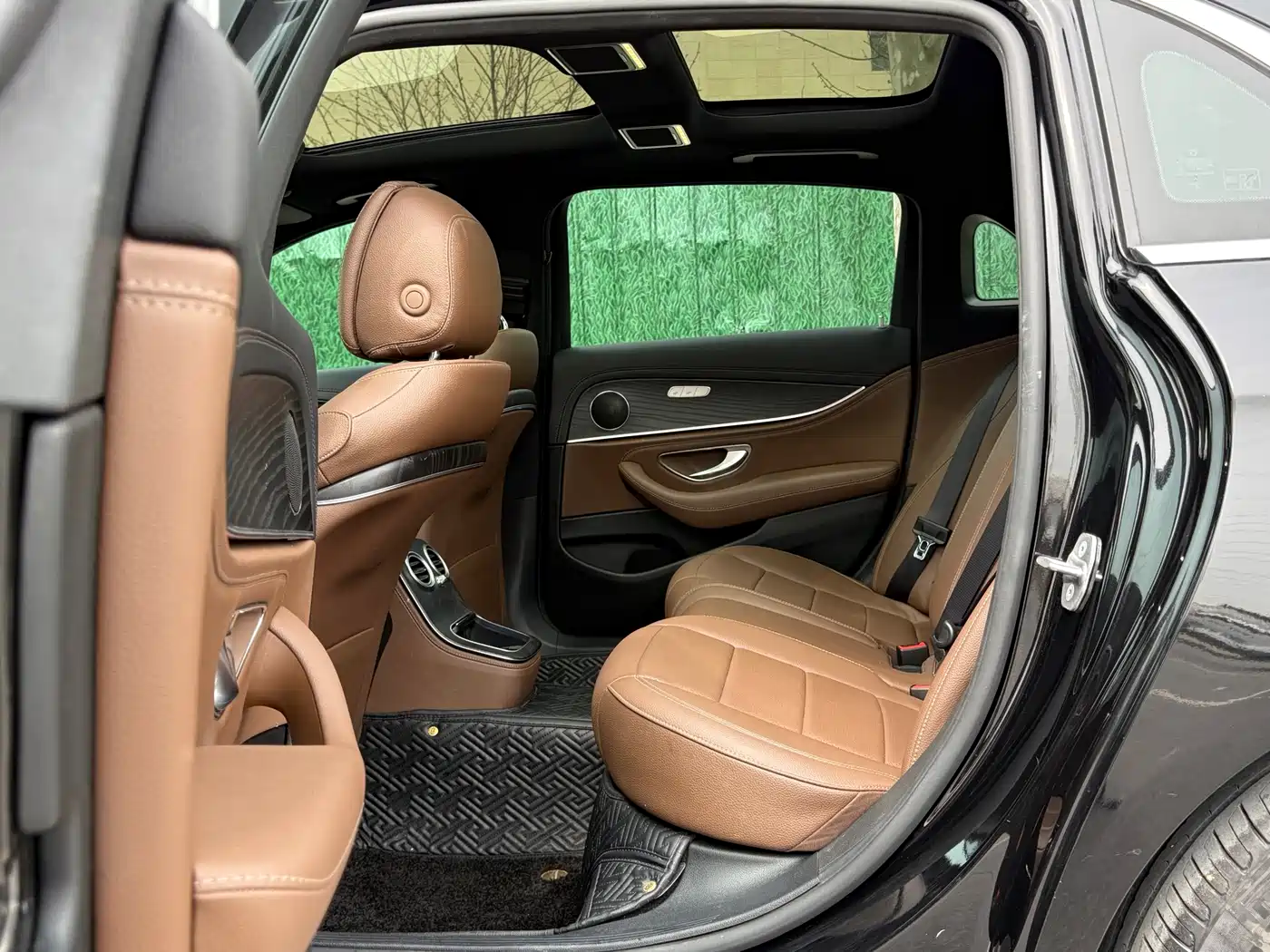 Mercedes-Benz E-Class New Energy 2022 E 350 e L Plug-in Hybrid Sedan фото 6