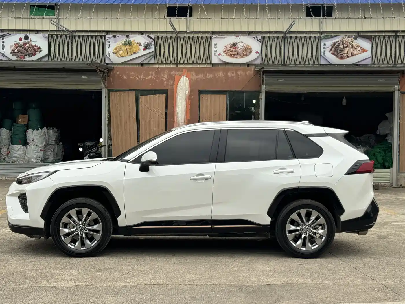 Toyota Wildlander 2024 2.0L CVT 2WD Urban Edition фото 3