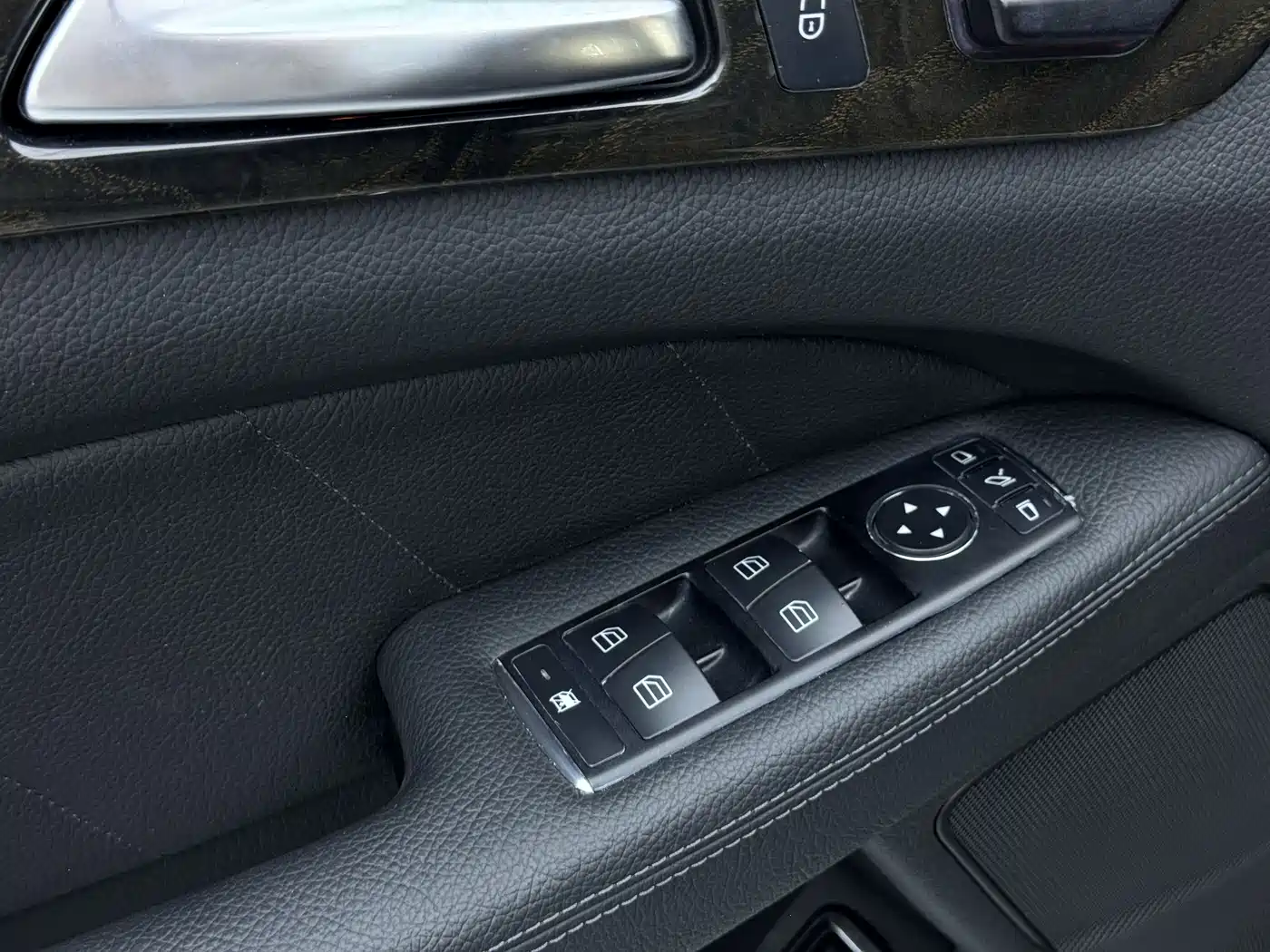 Mercedes-Benz CLS AMG 2012 AMG CLS 63 фото 13