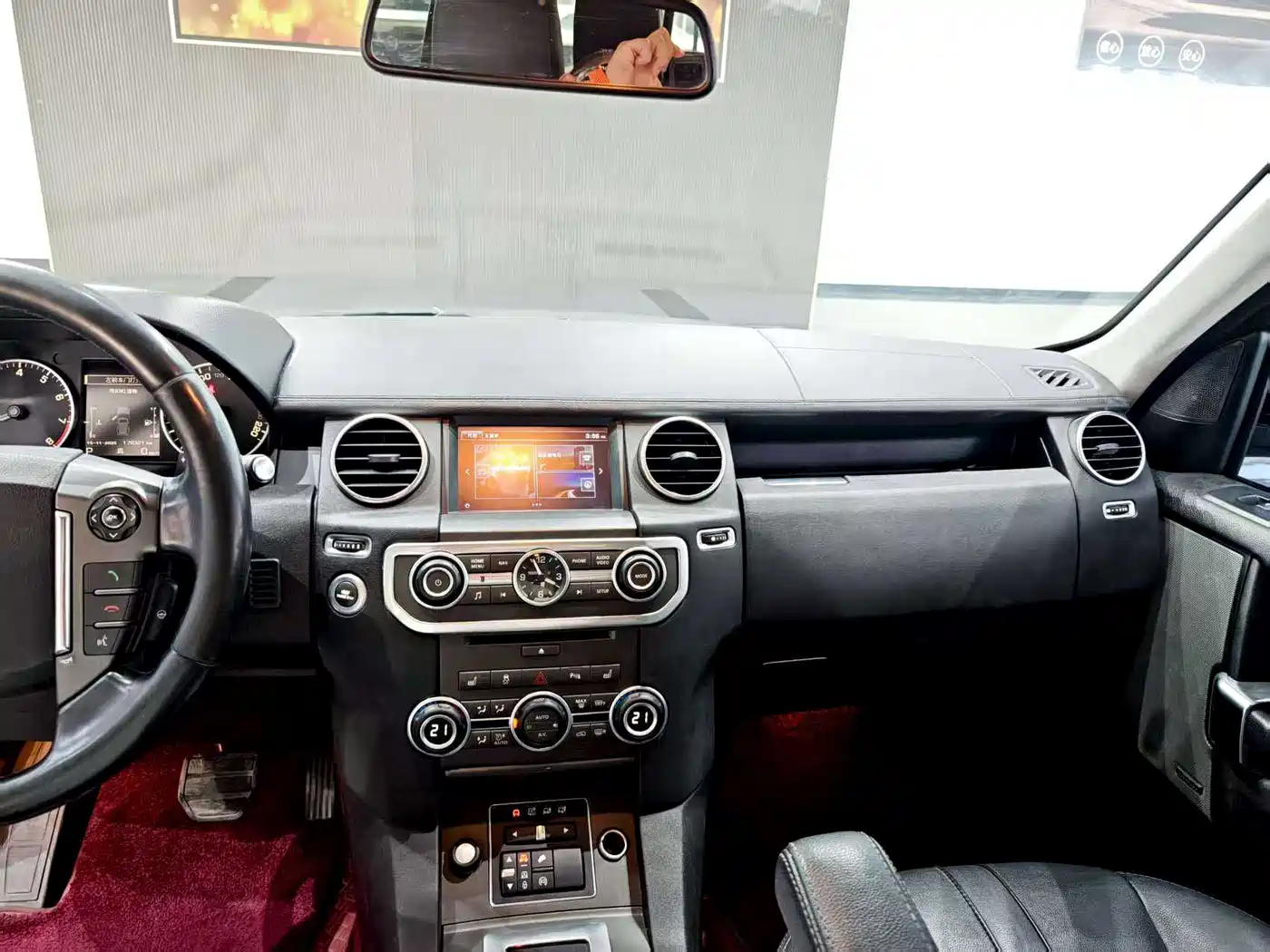 Land Rover Discovery 2016 3.0 SC V6 HSE фото 20