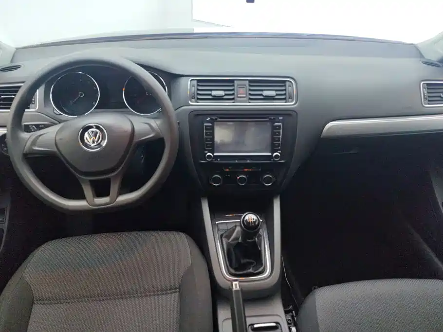 صورة 12 - Volkswagen Sagitar