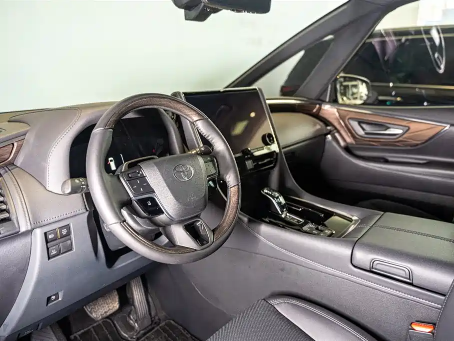 Toyota Alphard 2024 Hybrid 2.5L Ultimate Enjoyment Edition фото 6