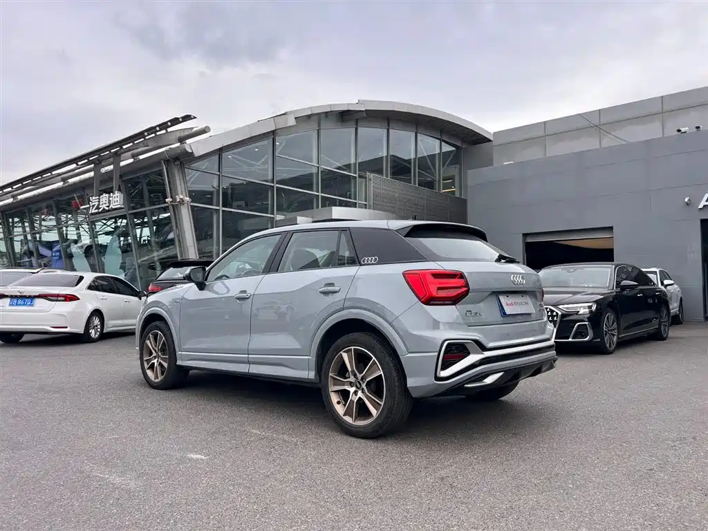 AUDI Q2L