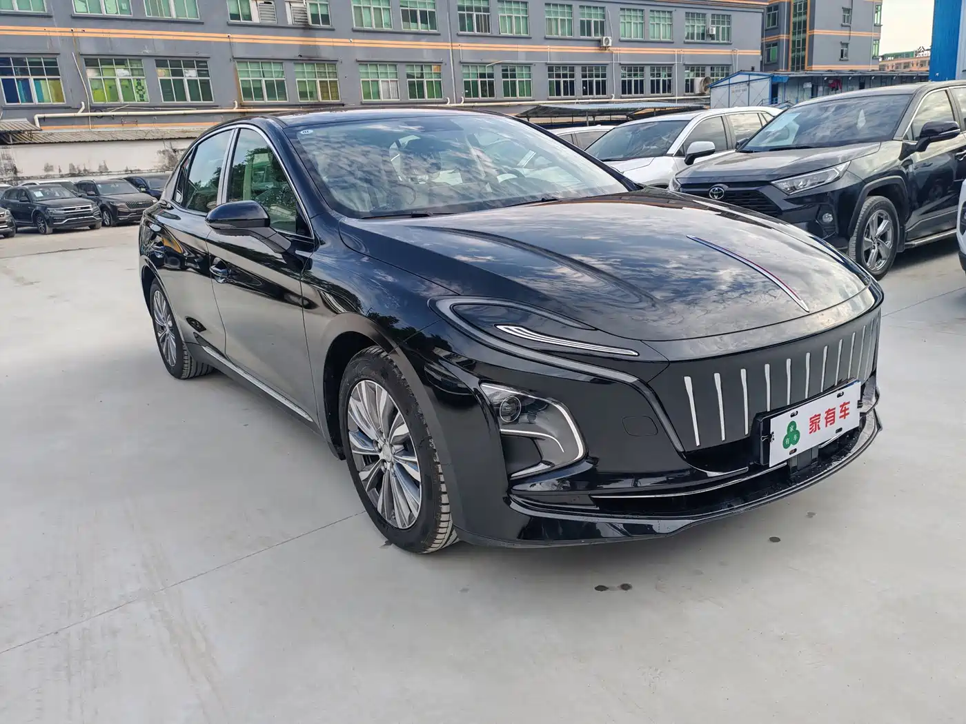 Hongqi HONGQI E QM5