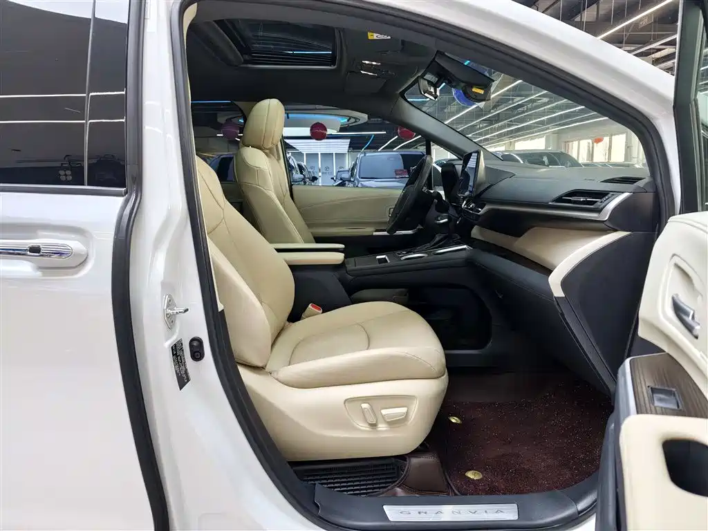 Toyota Granvia 2023 2.5L Hybrid Prestige PLUS Edition фото 7