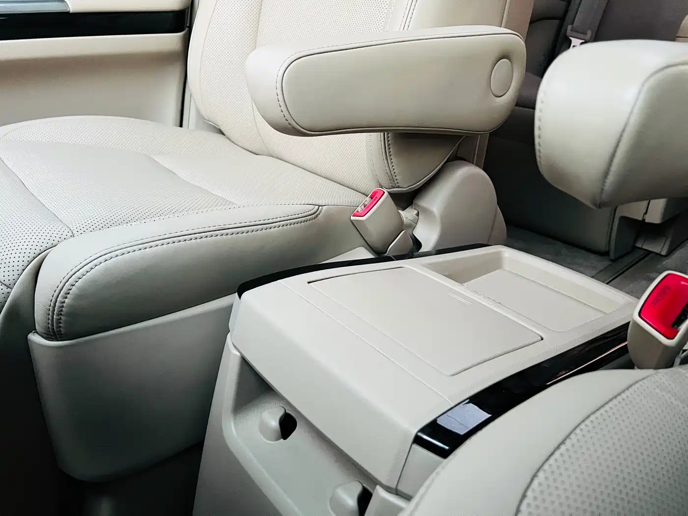 Toyota Alphard 2012 3.5L Luxury Edition фото 26