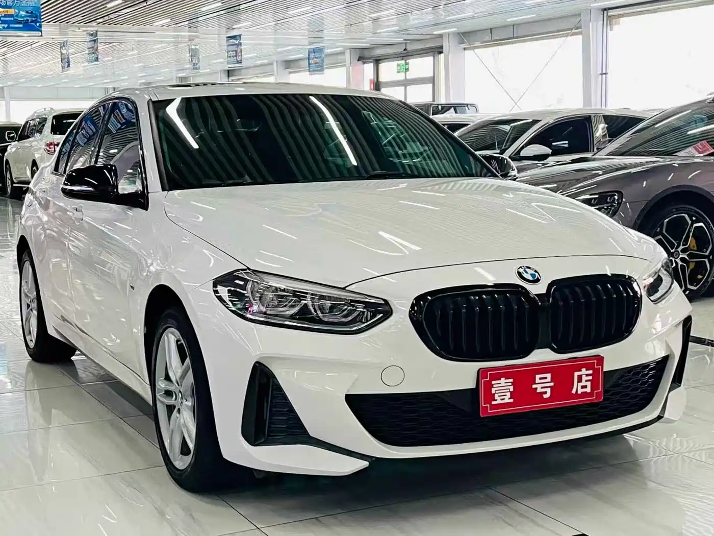 BMW 1 Series 2022 120i M Sport Shadow Edition фото 3