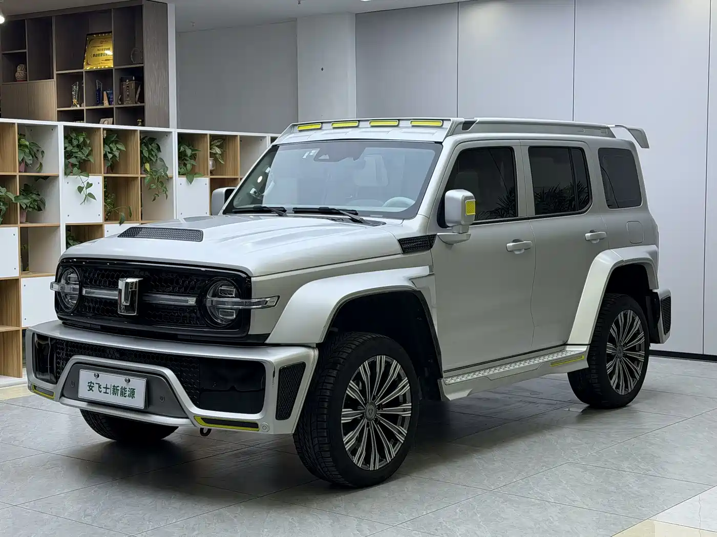 TANK CO CREATION TANK 300