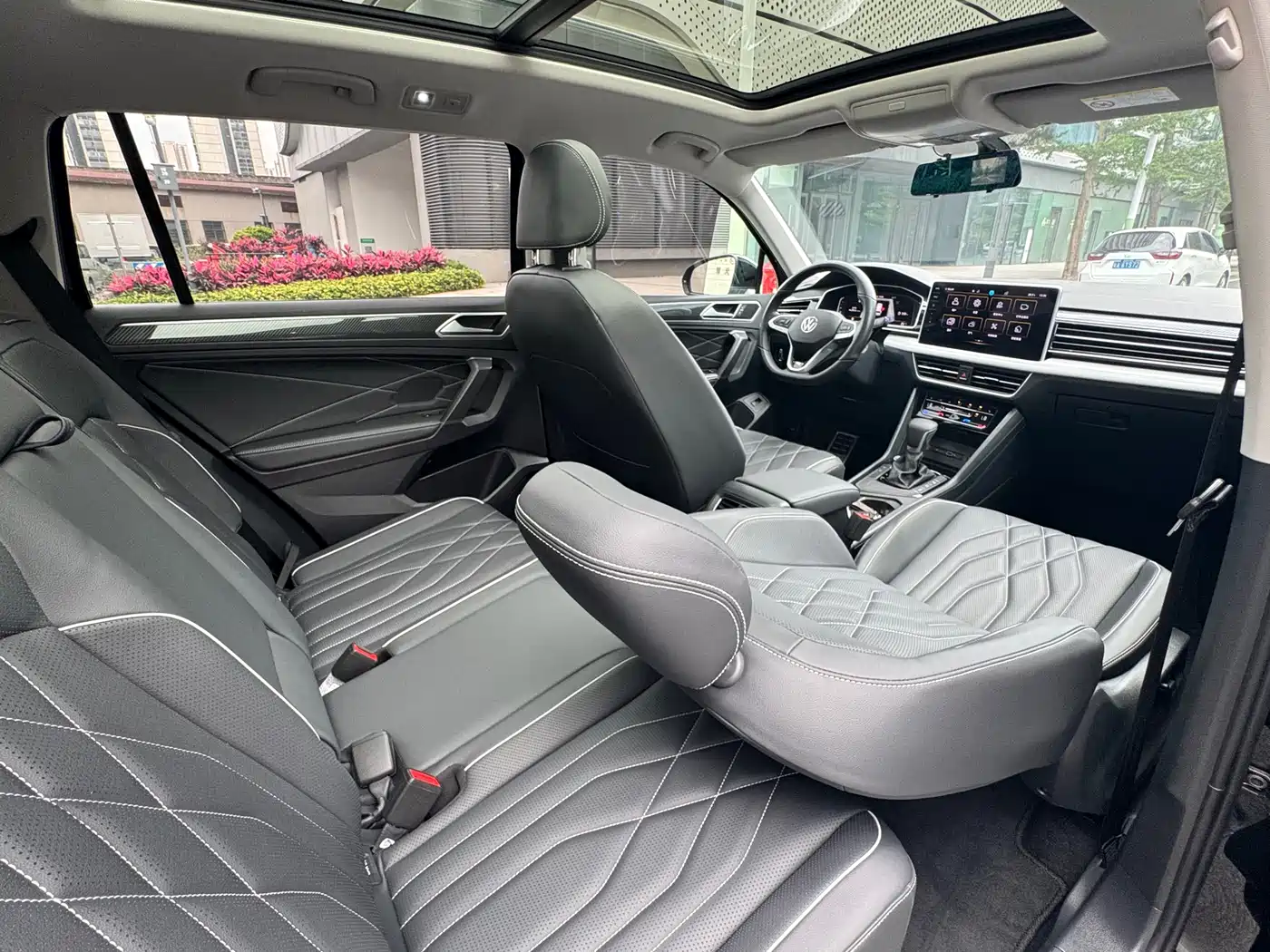 Volkswagen Tiguan L 2024 330TSI Automatic 2WD R-Line Premium Enjoyment Edition фото 23