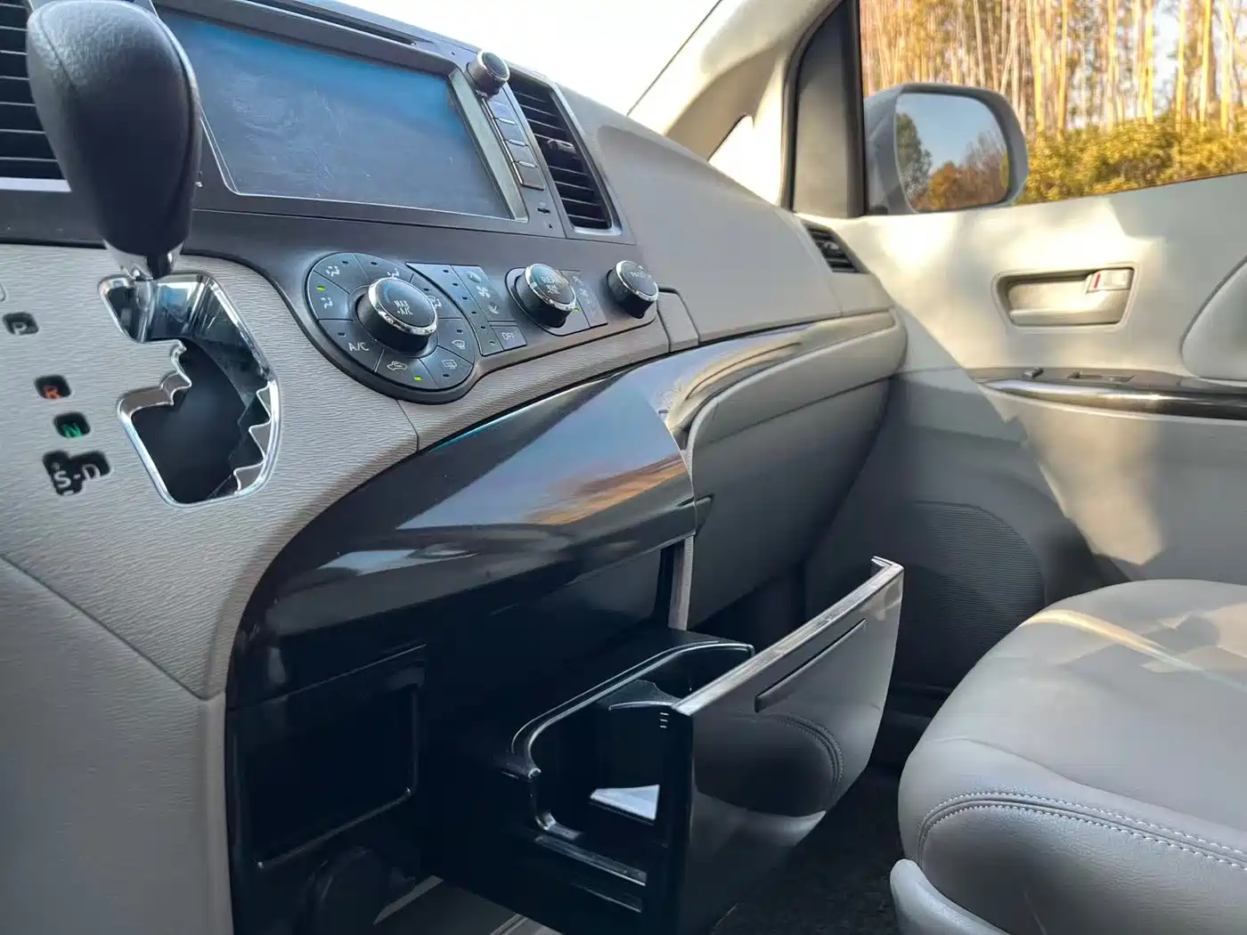 Toyota Sienna 2015 3.5L 2WD LE фото 13