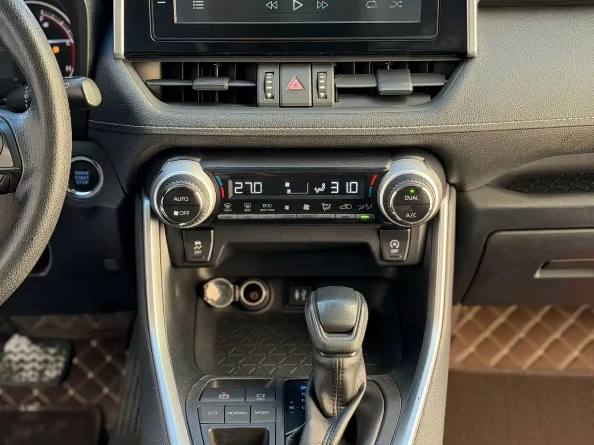 Toyota RAV4 Rongfang 2020 2.0L CVT 2WD Trend Edition фото 8