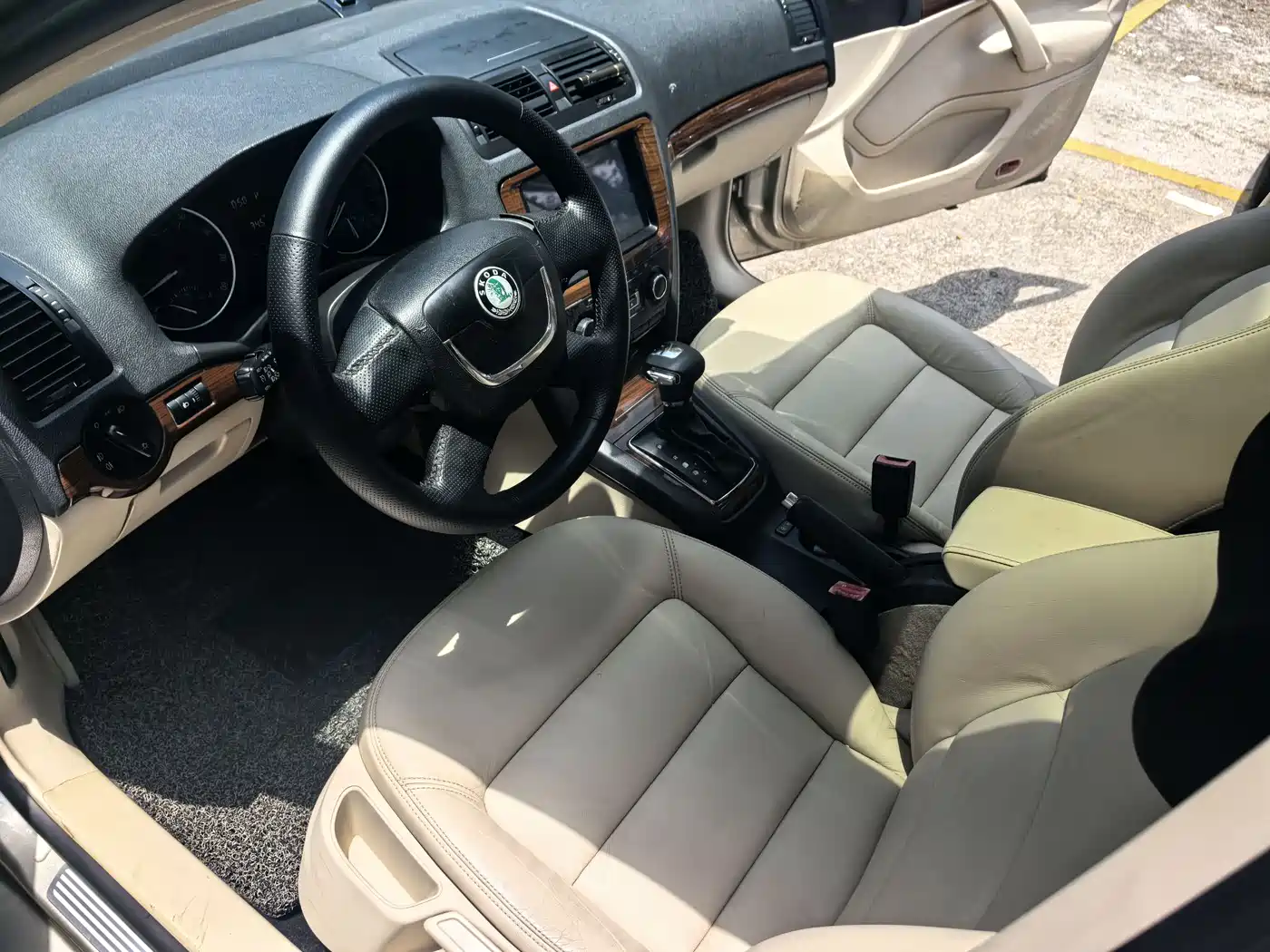 Škoda Octavia 2013 1.6L Automatic Prestige Edition фото 4