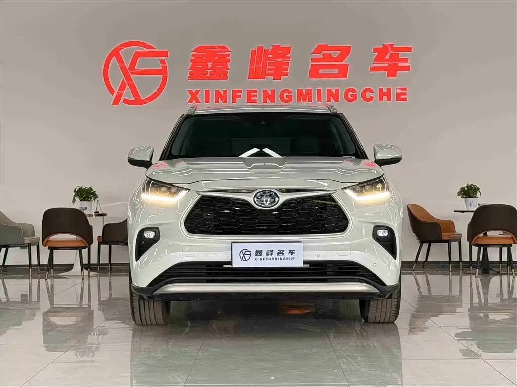 Toyota Highlander 2023 2.5L Smart Hybrid Dual Engine AWD Premium 7-Seater фото 2