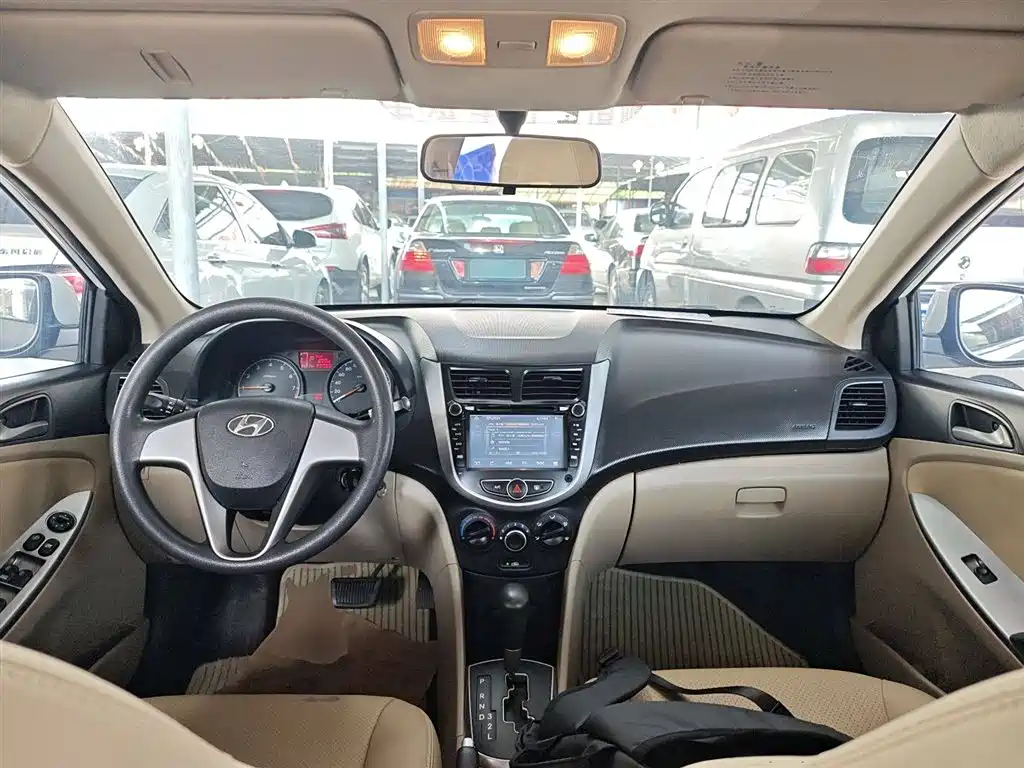 Hyundai Verna 2014 1.4L Automatic Smart GLS фото 9