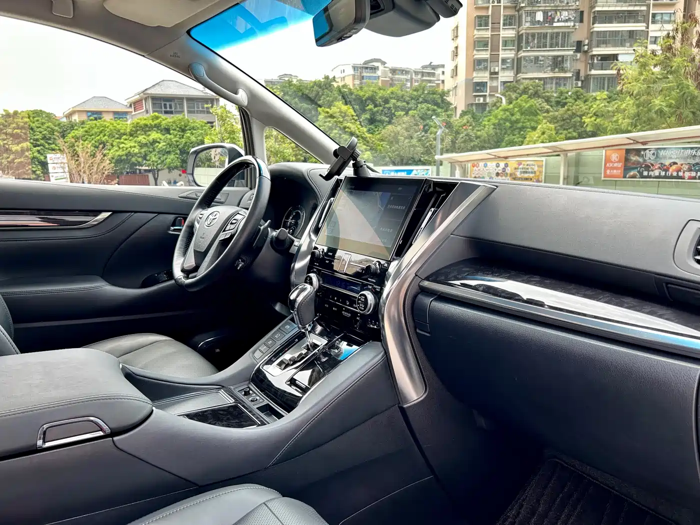 Toyota Vellfire 2021 Crown Hybrid 2.5L HV Luxury Edition фото 10