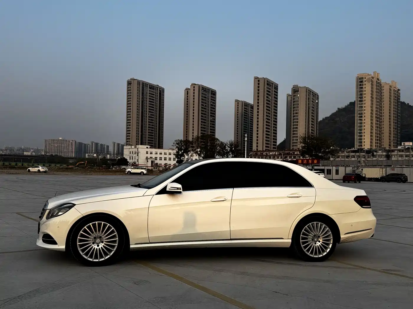 Mercedes-Benz E-Class 2015 E 260 L фото 3