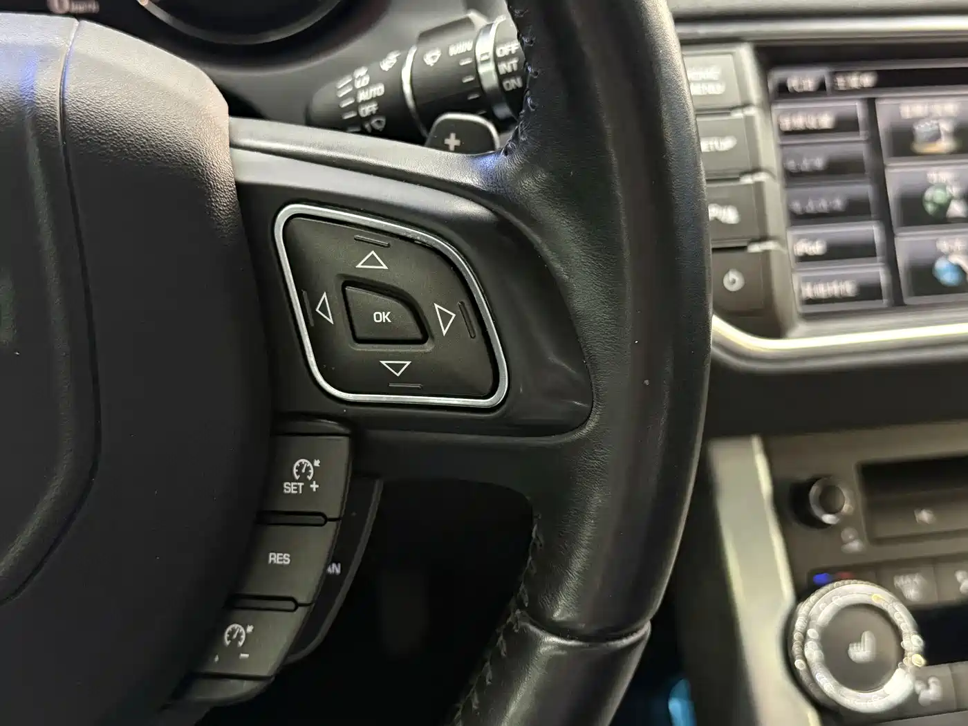 Land Rover Range Rover Evoque 2015 2.0T 5-Door Intelligent Edition фото 14