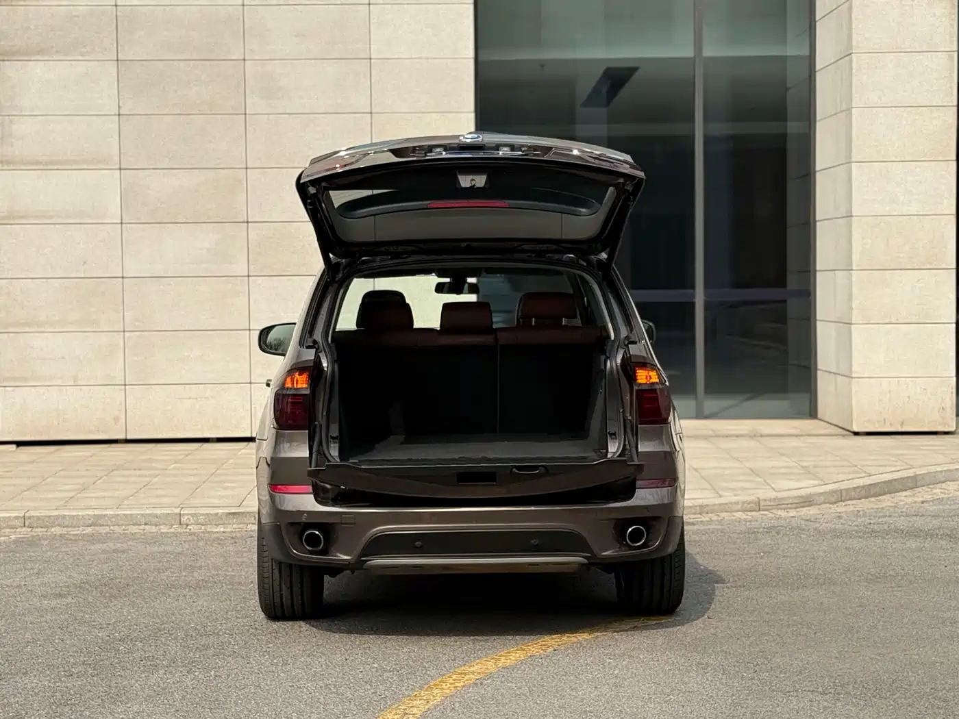 BMW X5 (Import) 2011 xDrive35i Leading Edition фото 16