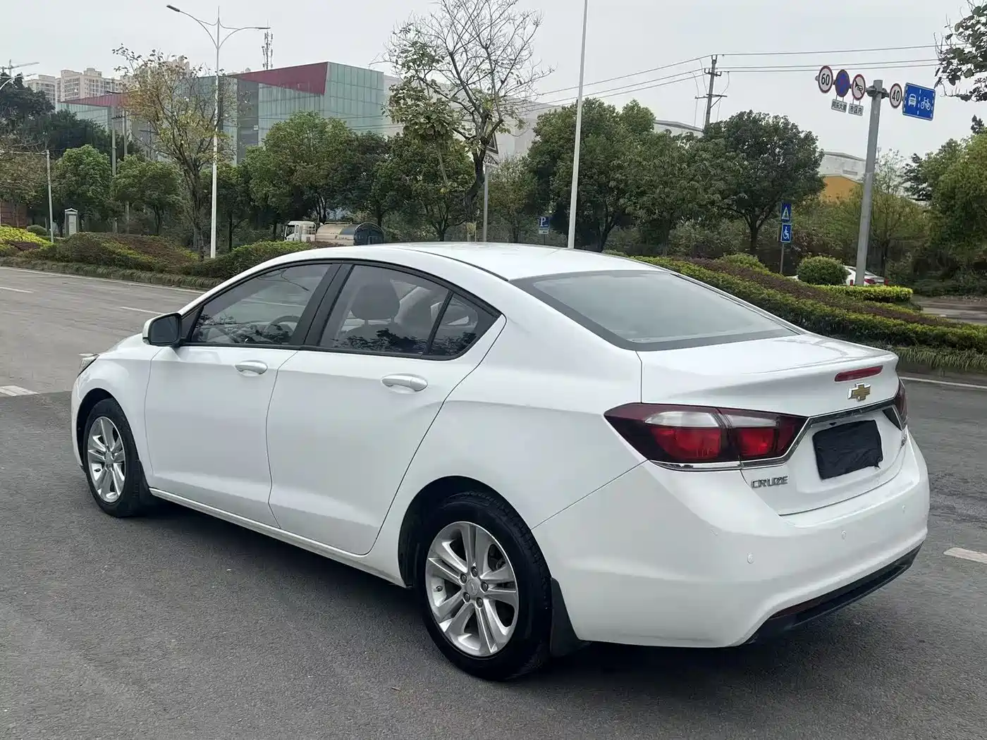 Chevrolet Cruze 2015 1.5L Automatic Fashion Navigation Edition фото 5