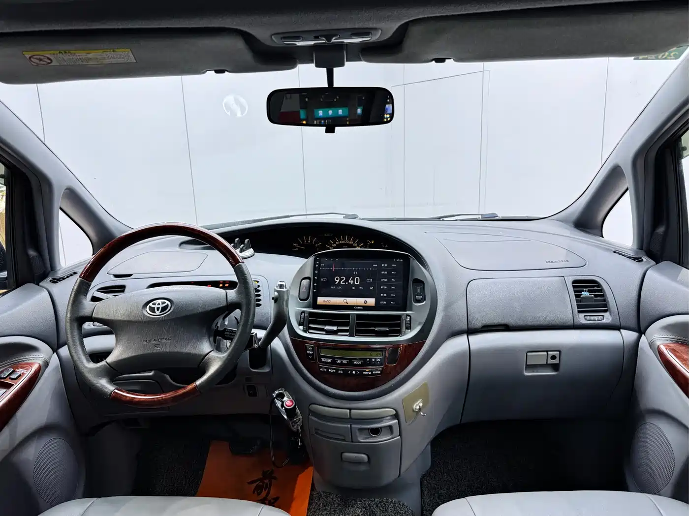 Toyota Previa фото 16
