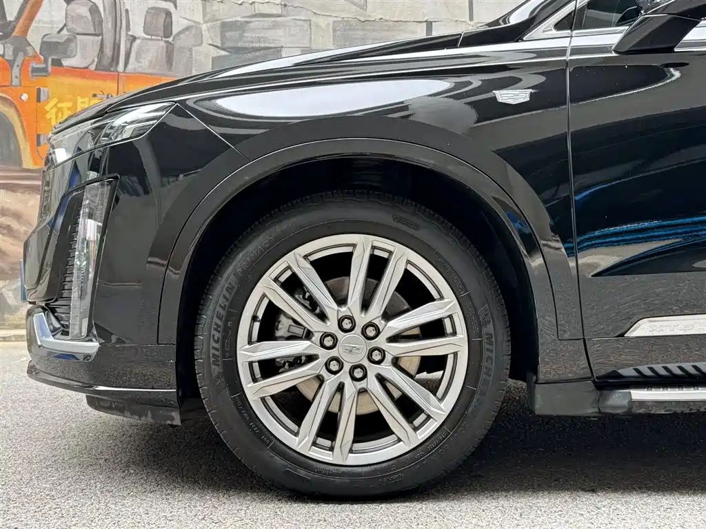 CADILLAC XT6